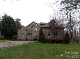 421 Greenbay Rd in Mooresville, NC - Building Photo