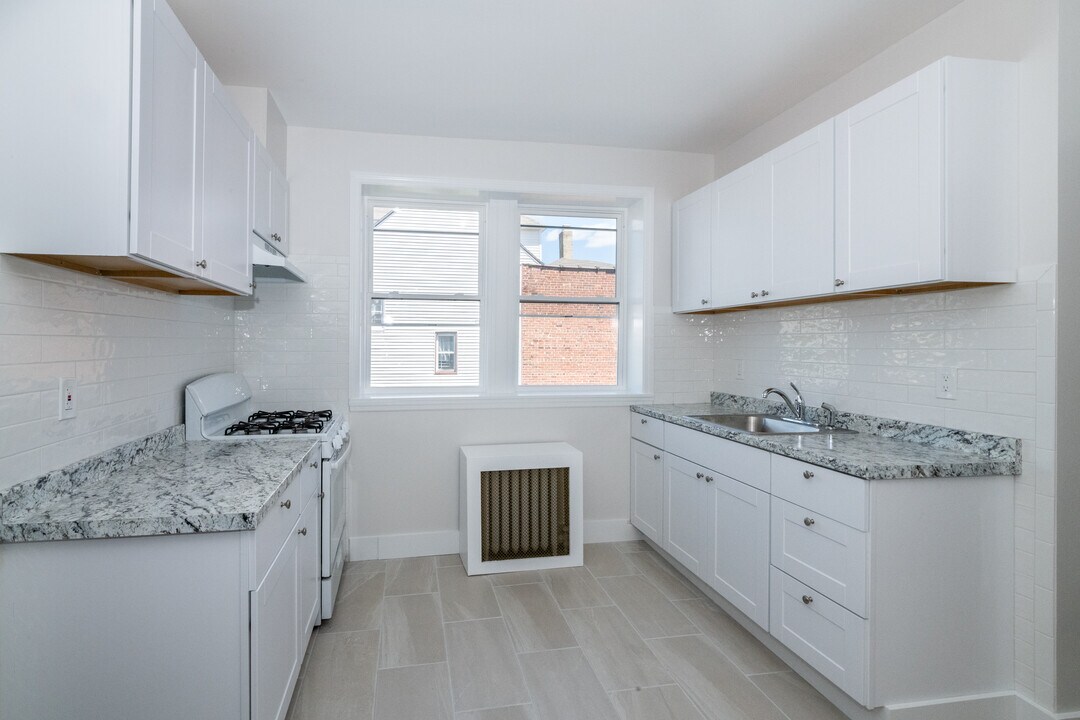 325 Union Ave, Unit 2R in New Rochelle, NY - Building Photo