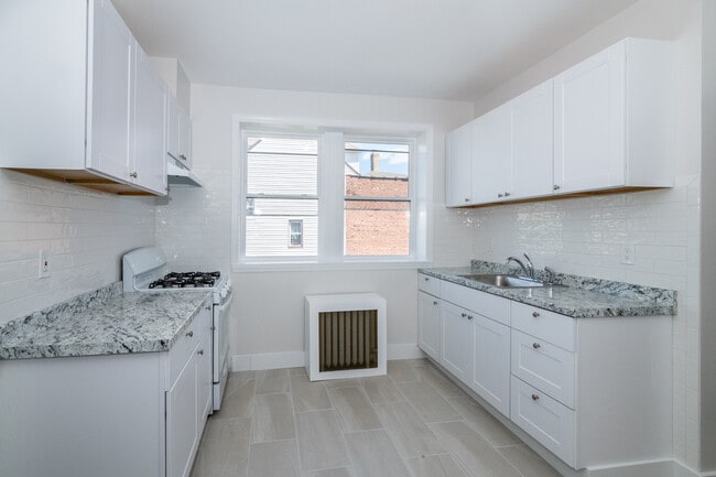 325 Union Ave, Unit 2R