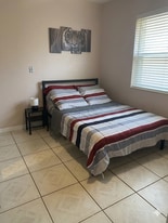 900 NE 85th St in Miami, FL - Building Photo