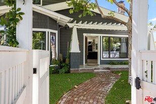 1203 N Poinsettia Pl in West Hollywood, CA - Building Photo