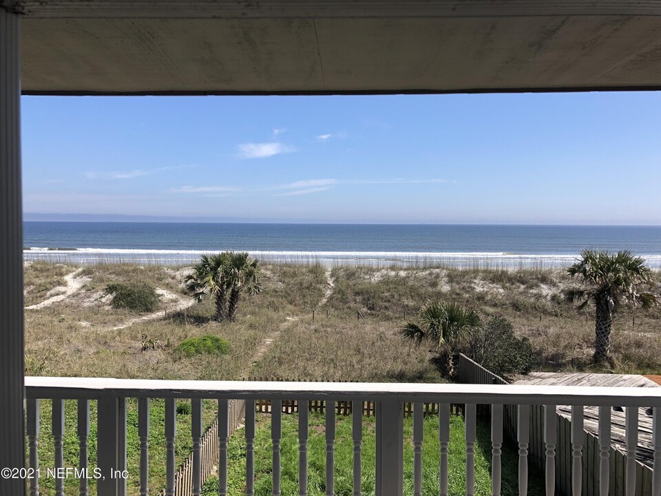 728 Ocean Front in Neptune Beach, FL - Foto de edificio