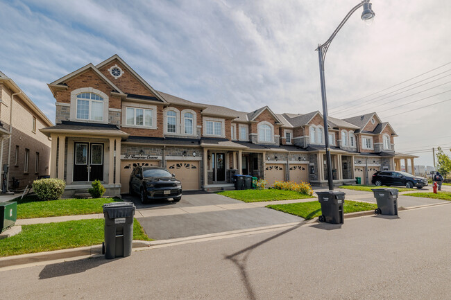 26 Pennycross Cres in Brampton, ON - Building Photo - Building Photo