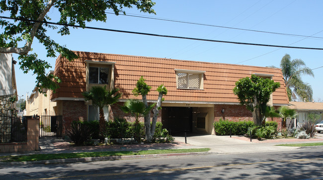 510 S Flower St in Santa Ana, CA - Foto de edificio - Building Photo