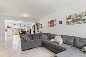 389 NE 5th Pl in Florida City, FL - Building Photo - Building Photo