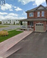 1 Jarrett Ct in Vaughan, ON - Building Photo