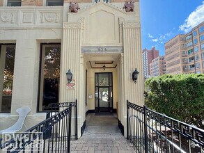 901 W Carmen Ave, Unit 1 in Chicago, IL - Building Photo - Building Photo