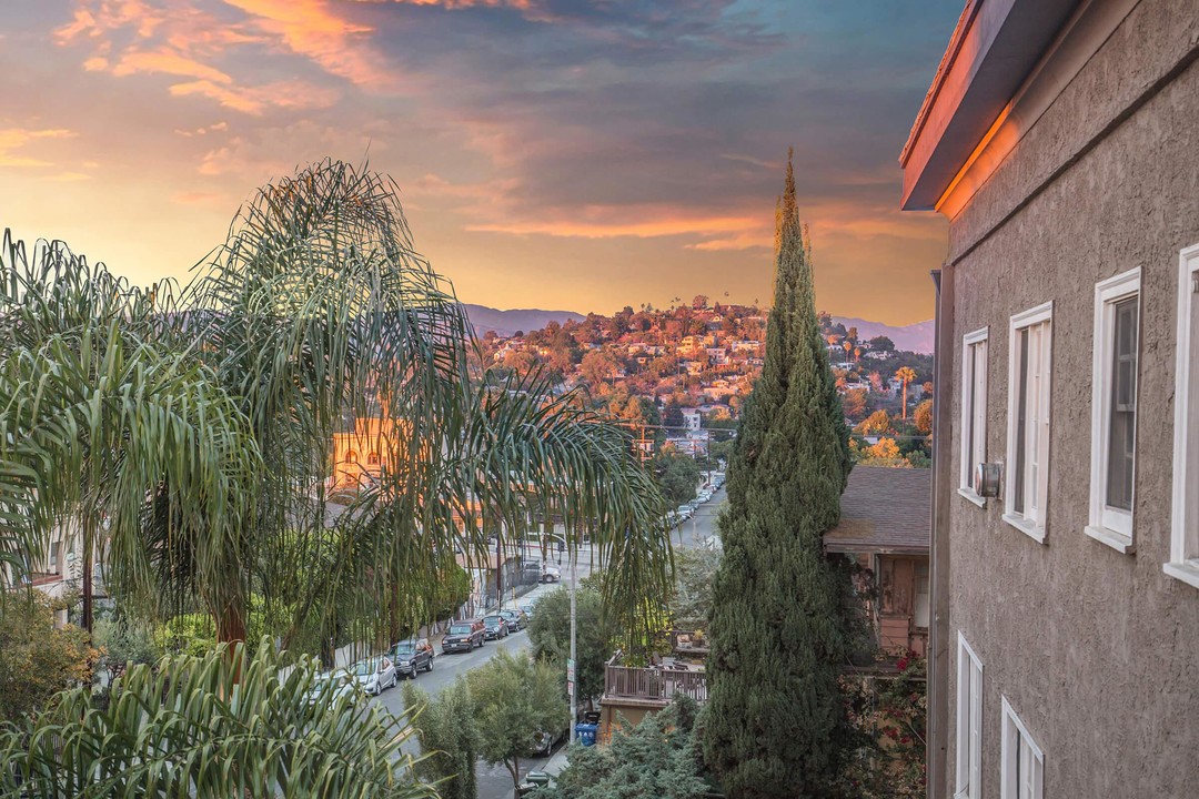 Sanborn at Sunset Junction in Los Angeles, CA - Foto de edificio