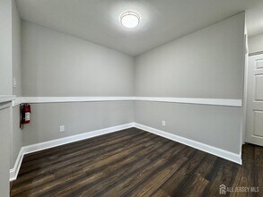 10 Lear Ct in East Brunswick, NJ - Building Photo - Building Photo