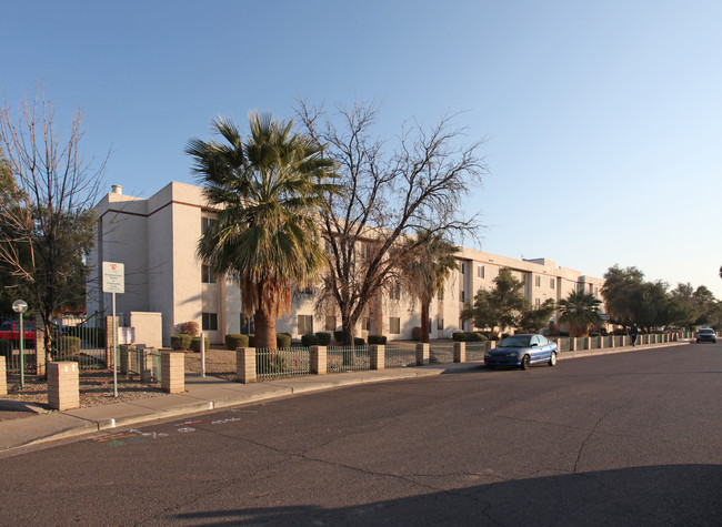 Tanner Terrace in Glendale, AZ - Building Photo - Building Photo