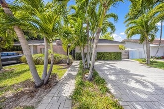 72 SW 113th Ave in Miami, FL - Building Photo - Building Photo