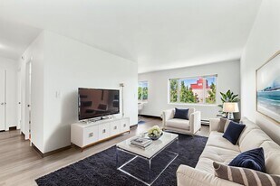 Uptown Arms & Manor in Portland, OR - Building Photo