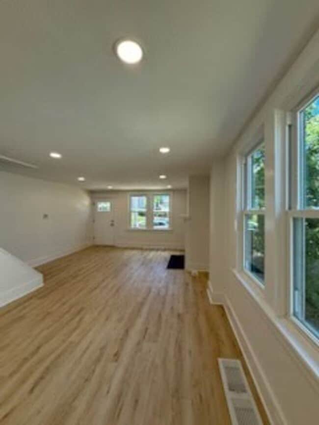 property at 904 Quaill Ave
