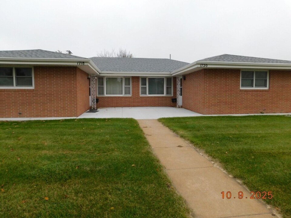 1720 Short St in North Platte, NE - Foto de edificio