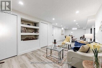 71 Crystal Dr in Richmond Hill, ON - Building Photo - Building Photo