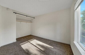 5143 NE Killingsworth St in Portland, OR - Building Photo - Building Photo