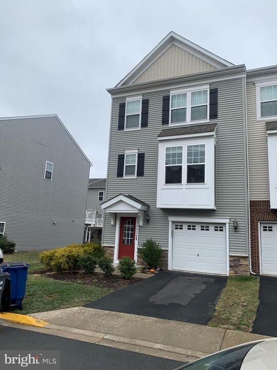 10538 Hinton Wy in Manassas, VA - Building Photo