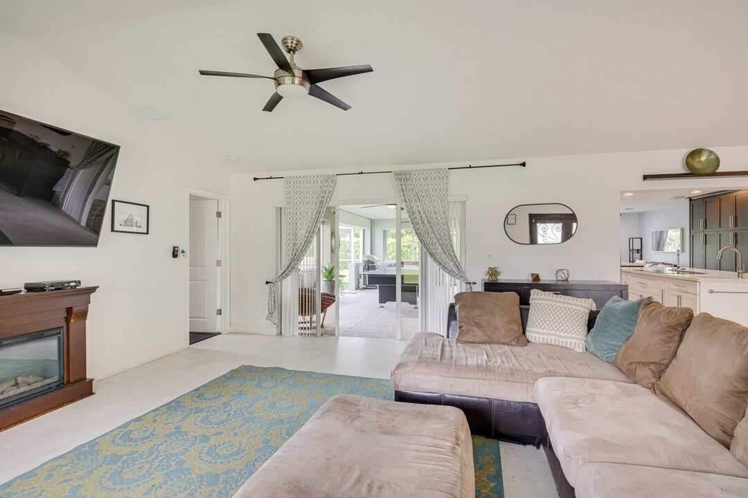 15300 SW 164th St in Miami, FL - Building Photo