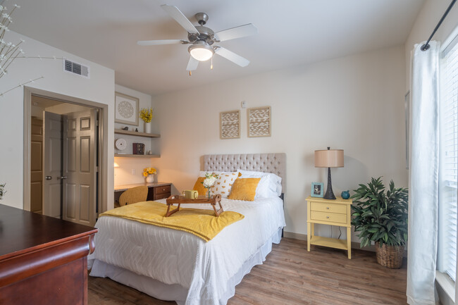 Eaglebrook Apartments in Mont Belvieu, TX - Foto de edificio - Interior Photo