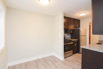 535 W Surf St in Chicago, IL - Building Photo - Building Photo