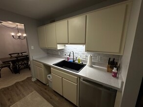 5200 S Tuckaway Blvd, Unit 250C in Greenfield, WI - Building Photo - Building Photo
