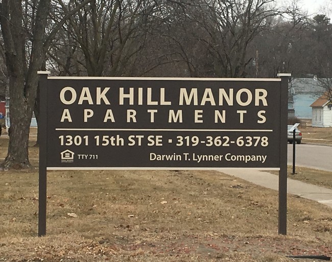 Oak Hill Manor in Cedar Rapids, IA - Building Photo - Building Photo