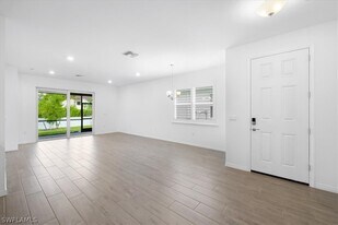 1123 Tranquil Brk Dr in Naples, FL - Building Photo