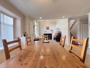 4380 Sardis St in Burnaby, BC - Building Photo - Building Photo