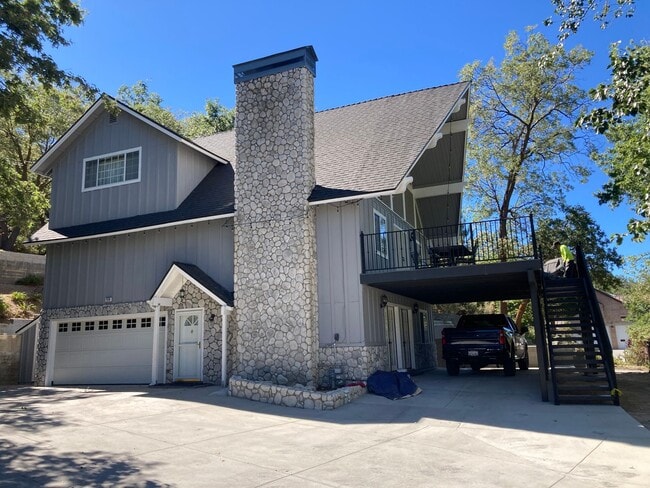1050 Carousel Rd in Lake Arrowhead, CA - Building Photo - Building Photo