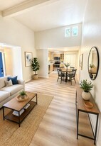 4300 NE Sunset Blvd, Unit L2 in Renton, WA - Building Photo