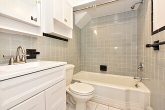 28 Reid Ave, Unit 1 in Bergenfield, NJ - Building Photo - Building Photo
