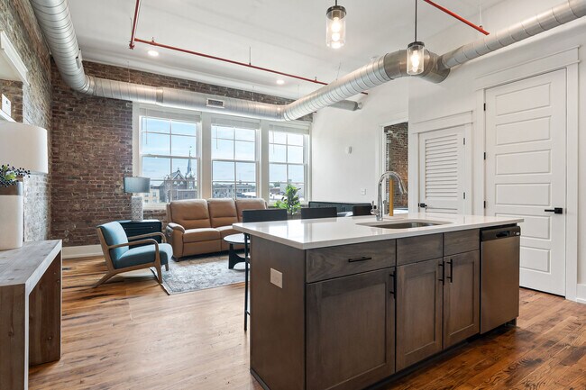 211 W Colville St, Unit 305 in McMinnville, TN - Building Photo - Building Photo