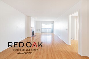 10201 Woodbine St in Los Angeles, CA - Building Photo