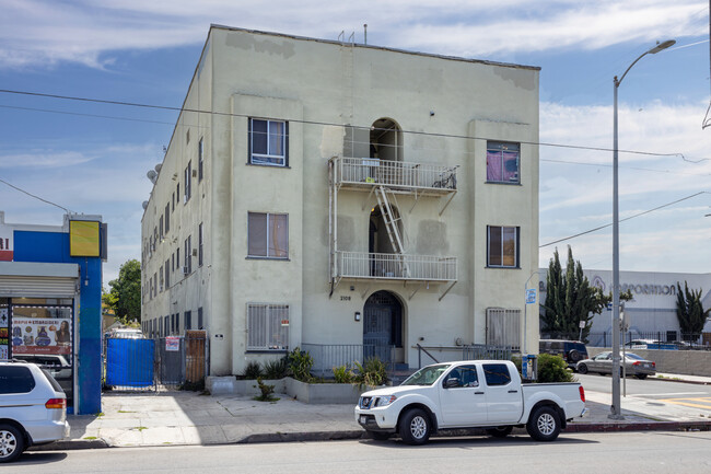 2108 Maple Ave in Los Angeles, CA - Building Photo - Building Photo