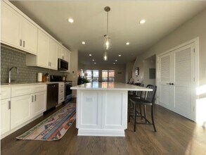 759 W Evergreen Ave in Chicago, IL - Building Photo - Building Photo