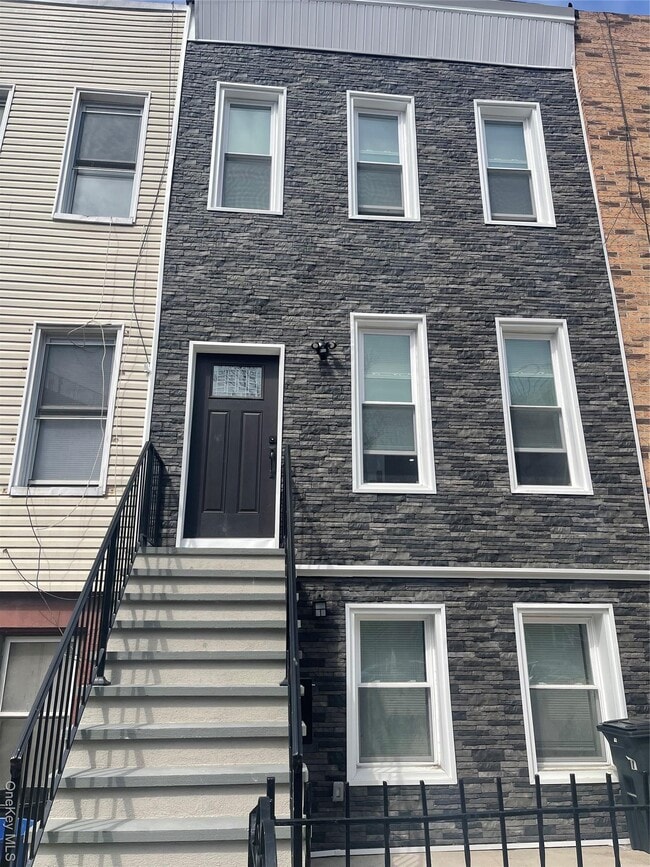 1907 Pacific St