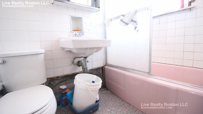 24 Everett St, Unit #1 in Boston, MA - Building Photo - Building Photo