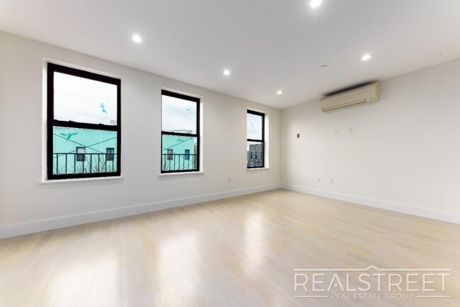 643 Knickerbocker Ave in Brooklyn, NY - Building Photo - Building Photo
