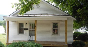 1206 Magnolia Ave in Buena Vista, VA - Building Photo