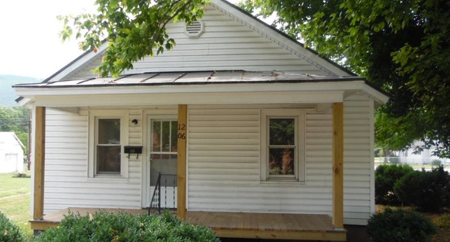 property at 1206 Magnolia Ave