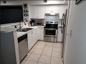 12136 St.Andrews Pl in Miramar, FL - Foto de edificio - Building Photo