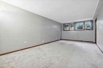 5645 W 63rd Pl in Chicago, IL - Building Photo - Building Photo
