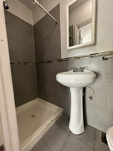 2237 N Sydenham St, Unit 2237 N Sydenham - #2 in Philadelphia, PA - Foto de edificio - Building Photo