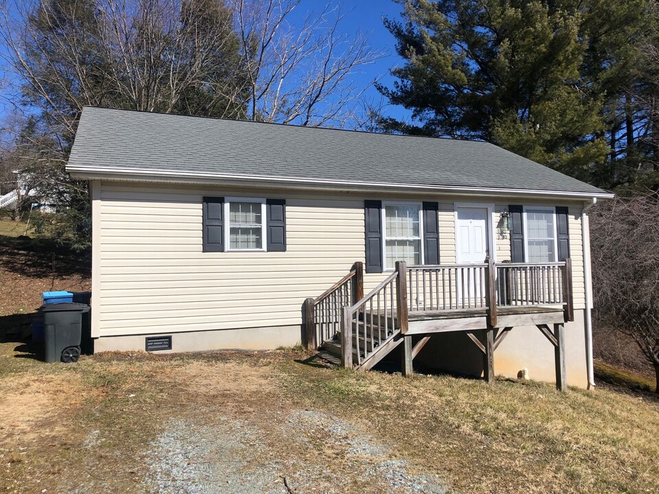 152 Cecil St in Boone, NC - Building Photo