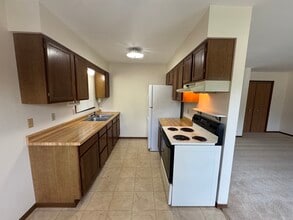 109 Durch Dr, Unit 1 in Chippewa Falls, WI - Building Photo - Building Photo