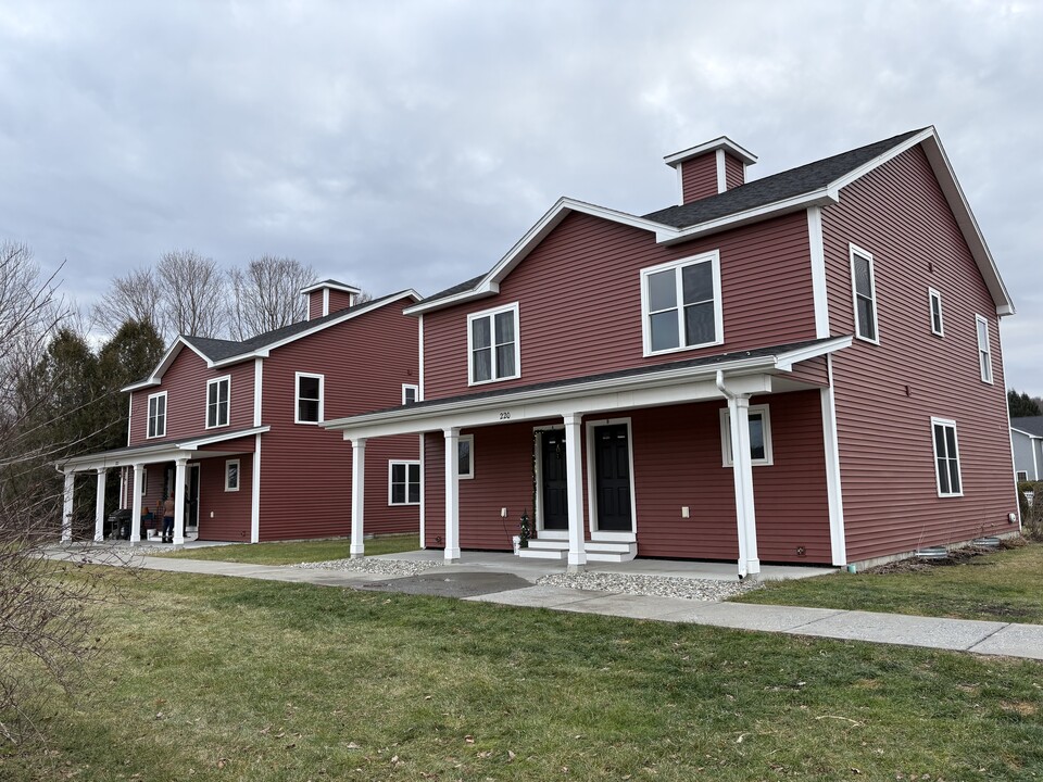 220 VT 15, Unit B in Jericho, VT - Building Photo