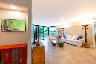 1000 Quayside Ter, Unit # 403 in Miami Shores, FL - Building Photo - Building Photo
