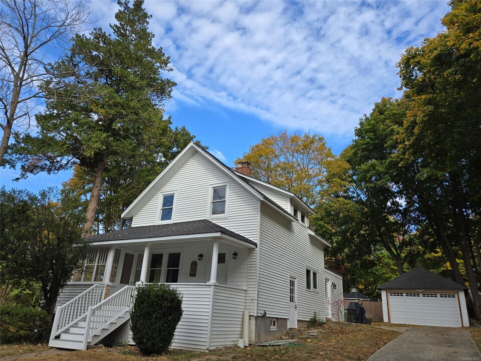 145 N Country Rd in Port Jefferson, NY - Building Photo