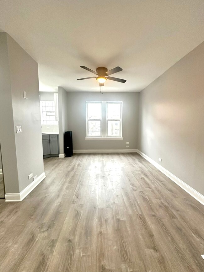 4031 N Kenmore Ave, Unit 414 in Chicago, IL - Building Photo - Building Photo