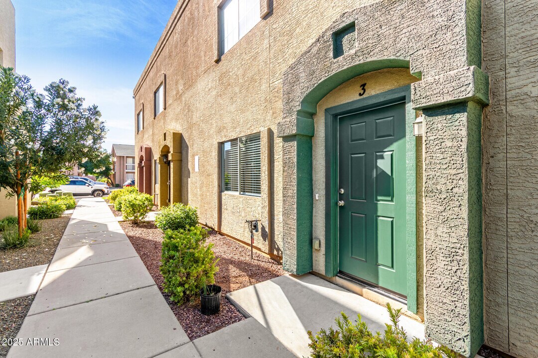 2838 E Tracy Ln in Phoenix, AZ - Building Photo